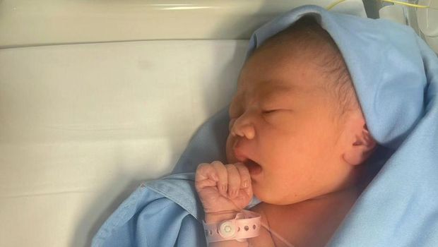 5 Potret Baby Avery, Anak Pertama Kevin Sanjaya dan Valencia Tanoesoedibjo