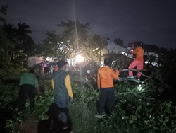 77 Rumah Warga Gunung Sindur Bogor Rusak Diterjang Angin Kencang