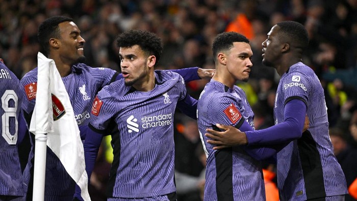 Soccer Football -  FA Cup - Third Round - Arsenal v Liverpool - Emirates Stadium, London, Britain - January 7, 2024 Liverpools Ryan Gravenberch, Luis Diaz, Trent Alexander-Arnold and Ibrahima Konate celebrate their first goal an own goal scored by Arsenals Jakub Kiwior REUTERS/Dylan Martinez