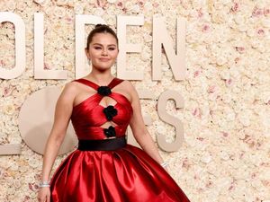 Selena Gomez Siap Jadi Miliarder Baru Berkat Penjualan Fantastis Rare Beauty Selena Gomez Siap Jadi Miliarder Baru Berkat Penjualan Fantastis Rare Beauty