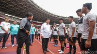Prabowo sekaligus menyemangati timnas Indonesia U-20 yang tengah menjalani pemusatan latihan atau training center (TC).