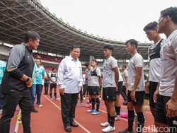 Prabowo sekaligus menyemangati timnas Indonesia U-20 yang tengah menjalani pemusatan latihan atau training center (TC).