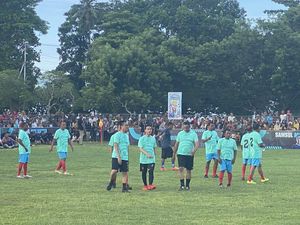 Gibran Main Samsul Mini Soccer Bareng Maluku Legend, Lawan Tim Raffi Ahmad