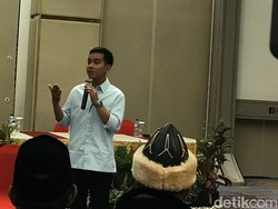 Gibran Bagikan Makan Siang-Susu di Ambon: Ini Salah Satu Program Unggulan!