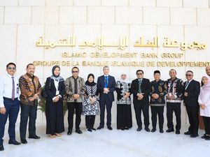 Percepat Ekosistem Halal Jatim, Khofifah Jajaki Kerja Sama dengan IsDB Jeddah Percepat Ekosistem Halal Jatim, Khofifah Jajaki Kerja Sama dengan IsDB Jeddah