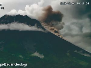 Merapi Erupsi Lagi, Lereng Timur Terdampak Hujan Abu! Merapi Erupsi Lagi, Lereng Timur Terdampak Hujan Abu!
