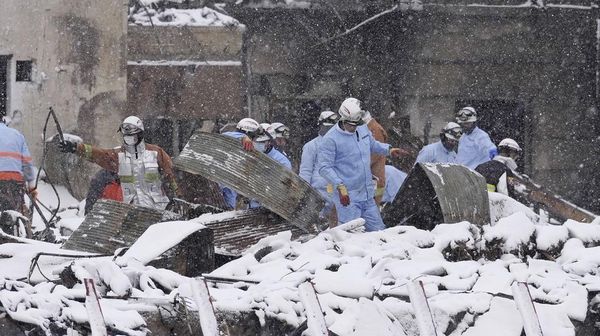 Hujan Salju Hambat Bantuan dan Pencarian Korban Gempa Jepang