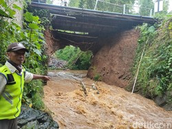 Jembatan Gembreng Cianjur Ambruk, Akses ke Kantor KPU Dialihkan
