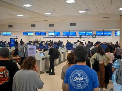Jendela Pesawat Boeing 737 Max 9 Copot, Ratusan Penumpang Gagal Terbang