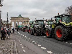 Petani Gelar Aksi Protes di Berlin, Transportasi Terganggu