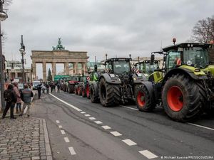Petani Gelar Aksi Protes di Berlin, Transportasi Terganggu Petani Gelar Aksi Protes di Berlin, Transportasi Terganggu