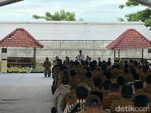 Jokowi Minta Kades Tak Awur-awuran Kelola Dana Desa: Ada yang Mengawasi!