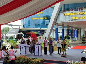 Jokowi Senang Terminal Pakupatan Serang Ramai: 400 Bus Setiap Hari
