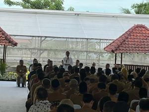 Temui Kades Se-Serang, Jokowi Tekankan Perputaran Ekonomi di Desa