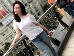 Model Katie Laeremans Tetap Pede dengan Penampilan Baru