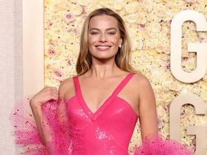 Margot Robbie Hamil, Baby Bump Pemeran Barbie Terekspos di Italia Margot Robbie Hamil, Baby Bump Pemeran Barbie Terekspos di Italia