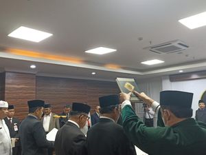 3 Anggota MKMK Permanen Ucapkan Sumpah 3 Anggota MKMK Permanen Ucapkan Sumpah
