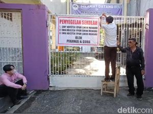 Guru-Pegawai Segel 3 Sekolah di Manado gegara Gaji Menunggak 9 Bulan Guru-Pegawai Segel 3 Sekolah di Manado gegara Gaji Menunggak 9 Bulan