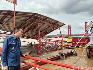 Biaya Perbaikan Dermaga Kampung Kapitan Palembang yang Ditabrak Tongkang Rp 650 Juta Biaya Perbaikan Dermaga Kampung Kapitan Palembang yang Ditabrak Tongkang Rp 650 Juta