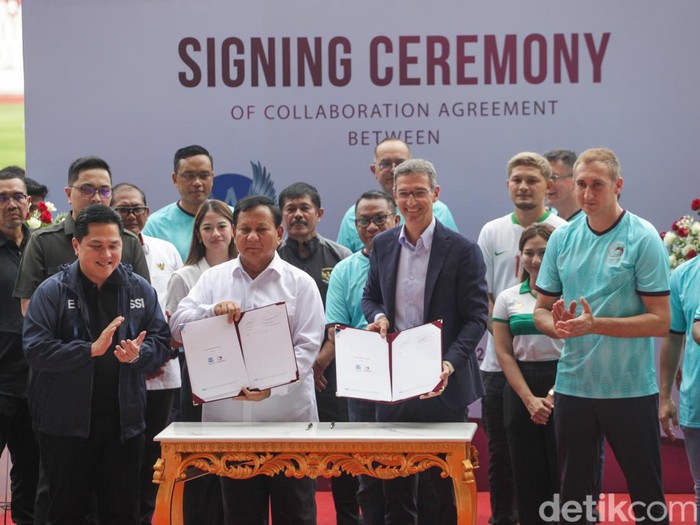 Garuda Yaksa Football Academy yang didirikan Prabowo Subianto menjalin kerja sama dengan Aspire Academy Qatar. Kerja sama bertujuan mengembangkan akademi sepak bola berkelas di Indonesia, Senin (8/1/2024).