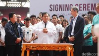 Selain itu, Prabowo Subianto menjalin kerja sama dengan Aspire Academy Qatar. Prabowo menuturkan, kerja sama ini bertujuan untuk pengembangan, membangun akademi sepak bola, yang ditujukan khusus untuk pembinaan pemain-pemain muda.