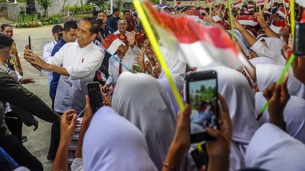 Jokowi Semringah Resmikan Bendungan Karian