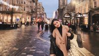 8 Foto Prilly Latuconsina Liburan ke Skotlandia, Cari Hantu ke Kuburan Angker