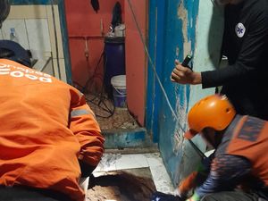 Suryati Tewas Terperosok Usai ke Septictank Rumahnya Suryati Tewas Terperosok Usai ke Septictank Rumahnya
