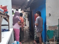 Dua Rumah di Bantaran Sungai Kasin Kota Malang Ambrol