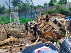 Keluarga Didin Tak Bisa Tidur Nyenyak, Dihantui Banjir Susulan