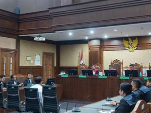 Rafael Alun Geleng-geleng Kepala Dinyatakan Terima Gratifikasi Rp 10 M Rafael Alun Geleng-geleng Kepala Dinyatakan Terima Gratifikasi Rp 10 M