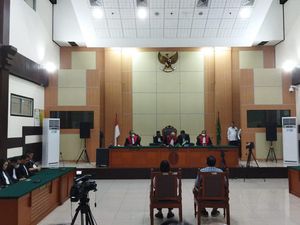 Haris Azhar Divonis Bebas di Kasus Lord Luhut! Haris Azhar Divonis Bebas di Kasus Lord Luhut!