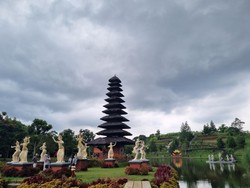 Taman Lembah Dewata, Nuansa Bali Sajikan Pemandangan dan Edukasi Kultur