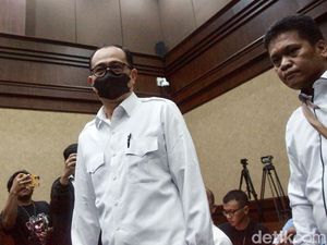 Rafael Alun Pikir-pikir Seusai Divonis 14 Tahun Penjara Rafael Alun Pikir-pikir Seusai Divonis 14 Tahun Penjara