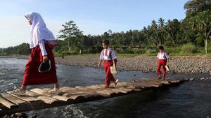 Tolong! Warga Padang Galo Butuh Jembatan