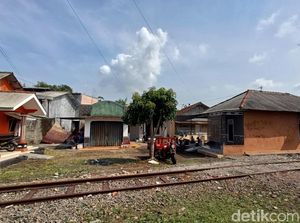 Viral Kereta Api Nyelonong Saat Acara Hajatan di Cilacap, Begini Ceritanya Viral Kereta Api Nyelonong Saat Acara Hajatan di Cilacap, Begini Ceritanya