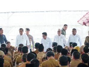 Didampingi Zulhas, Jokowi Bertemu Kades Se-Serang Bahas Dana Desa