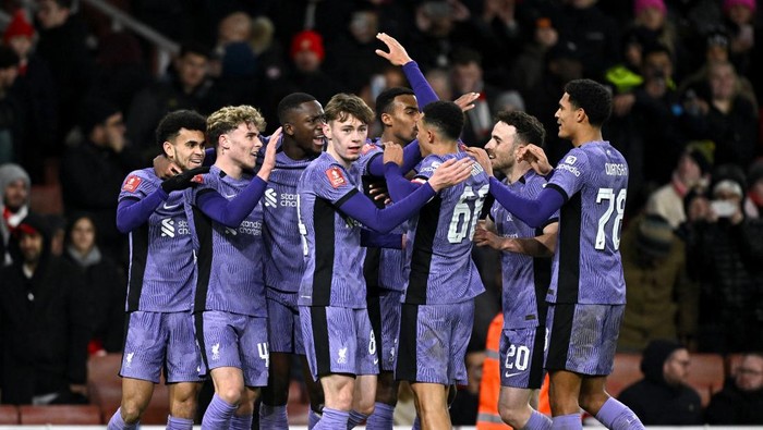 Soccer Football -  FA Cup - Third Round - Arsenal v Liverpool - Emirates Stadium, London, Britain - January 7, 2024 Liverpools Luis Diaz celebrates scoring their second goal with teammates REUTERS/Dylan Martinez