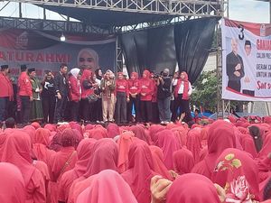 Atikoh Banggakan Jaket Ala Top Gun Dipakai Ganjar: Ini Produk Dalam Negeri