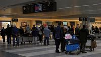 Bandara Lebanon Lumpuh Diretas Kelompok Anti-Hizbullah