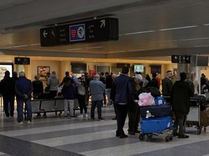 Bandara Lebanon Lumpuh Diretas Kelompok Anti-Hizbullah