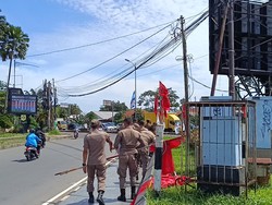 Bawaslu Bogor Tertibkan Ratusan Alat Peraga Kampanye yang Langgar Aturan