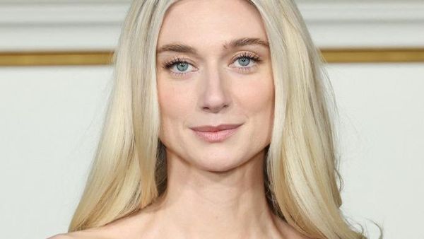 10 Foto Cantiknya Elizabeth Debicki, Putri Diana Menang Golden Globes 2024