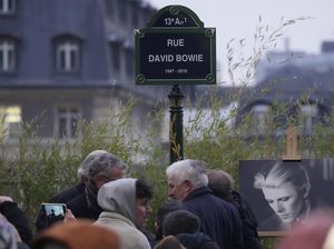 Hidup Musik Rock! Saat David Bowie Resmi Jadi Nama Jalan di Paris Hidup Musik Rock! Saat David Bowie Resmi Jadi Nama Jalan di Paris