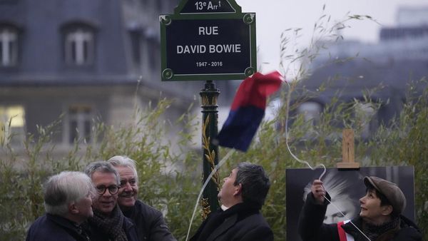 Ikon Musik Inggris David Bowie Jadi Nama Jalan di Paris, Ini Potretnya