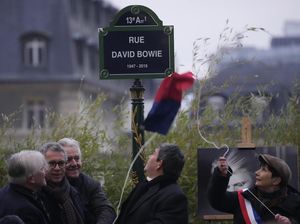 Ikon Musik Inggris David Bowie Jadi Nama Jalan di Paris, Ini Potretnya Ikon Musik Inggris David Bowie Jadi Nama Jalan di Paris, Ini Potretnya