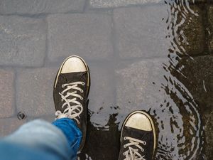 Hafis Baru Sadar Sepatunya Kanan Converse-Kiri Adidas Usai Perkuliahan Hafis Baru Sadar Sepatunya Kanan Converse-Kiri Adidas Usai Perkuliahan