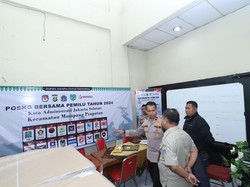 Kapolsek Mampang Cek Distribusi Logistik Pemilu, Pastikan Keamanan Maksimal