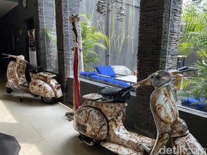 Ini Galeri Seni atau Kafe? Kopi Bali House di Denpasar Beda, Nih