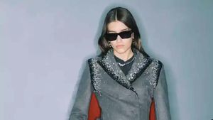 Foto: 10 Koleksi Valentino Pre Fall 2024, Busana Metropolitan nan Elegan